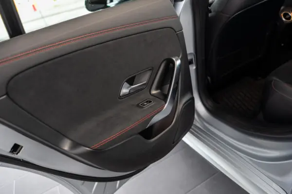 Mercedes-Benz CLA 250 e Shooting Brake AMG Line 81