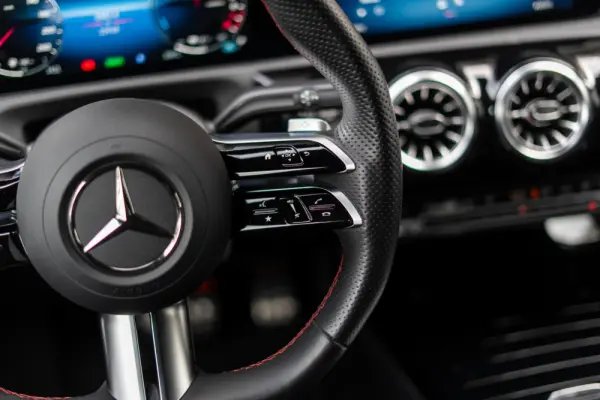 Mercedes-Benz CLA 250 e Shooting Brake AMG Line 12