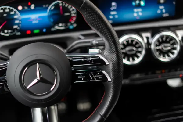 Mercedes-Benz CLA 250 e Shooting Brake AMG Line 13