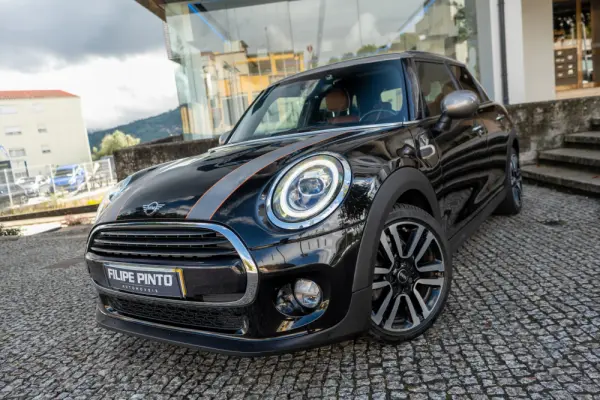 MINI 5 Portas Cooper D Auto 51