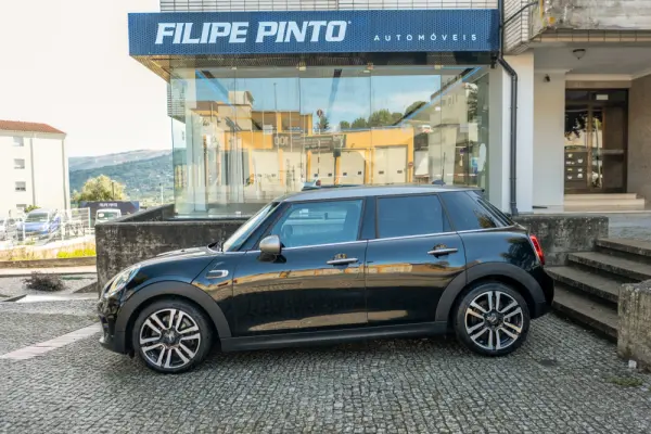 MINI 5 Portas Cooper D Auto 3