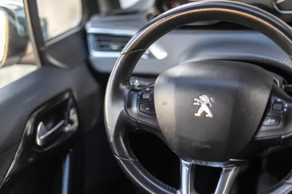 Peugeot 208 1.2 PureTech Style 9