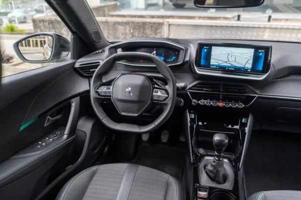 Peugeot 2008 1.2 PureTech Allure Pack 7