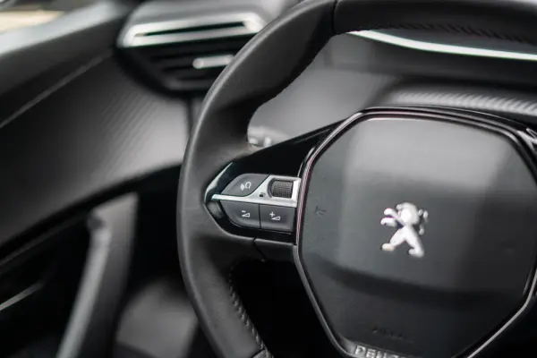 Peugeot 2008 1.2 PureTech Allure Pack 9