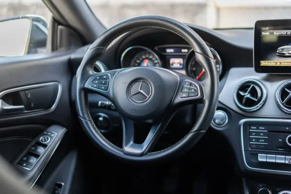 Mercedes-Benz CLA 180 d Urban 7