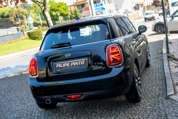 MINI 5 Portas Cooper D Auto 69