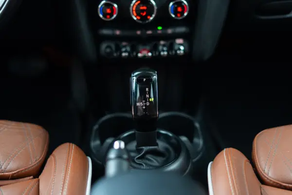 MINI 5 Portas Cooper D Auto 30