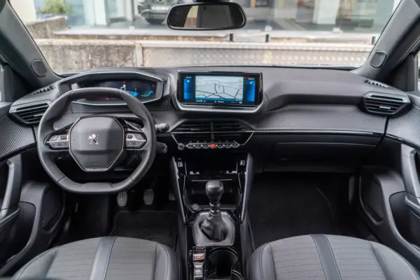 Peugeot 2008 1.2 PureTech Allure Pack 6