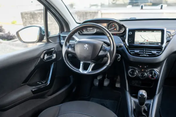 Peugeot 208 1.2 PureTech Style 7