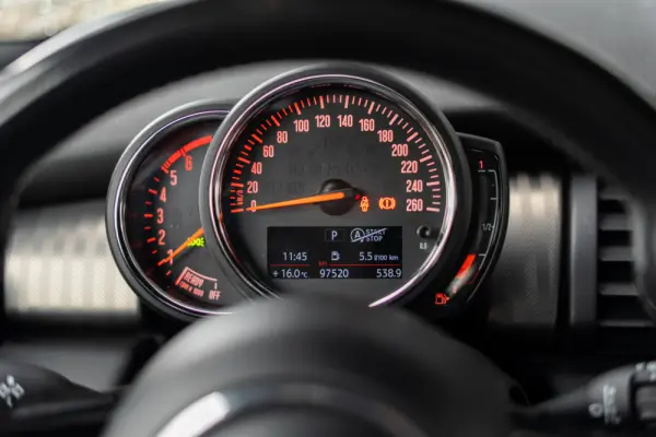 MINI 5 Portas Cooper D Auto 16