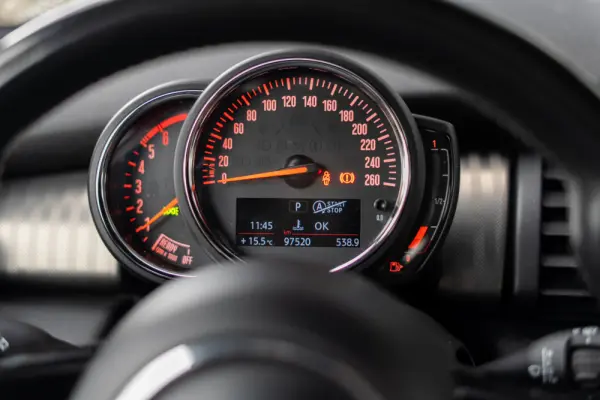 MINI 5 Portas Cooper D Auto 14