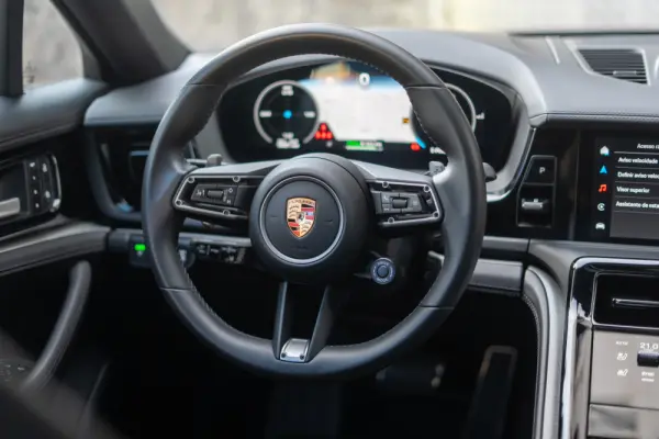 Porsche Panamera 4S E-Hybrid 8
