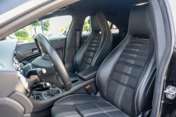 Mercedes-Benz CLA 180 d Urban 42