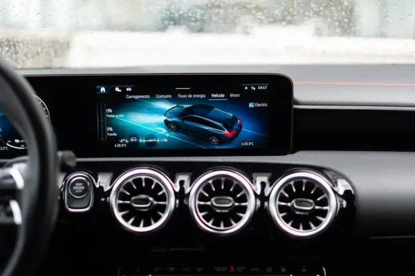 Mercedes-Benz CLA 250 e Shooting Brake AMG Line 49