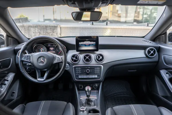 Mercedes-Benz CLA 180 d Urban 6