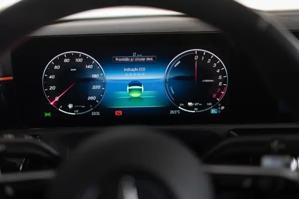 Mercedes-Benz CLA 250 e Shooting Brake AMG Line 19