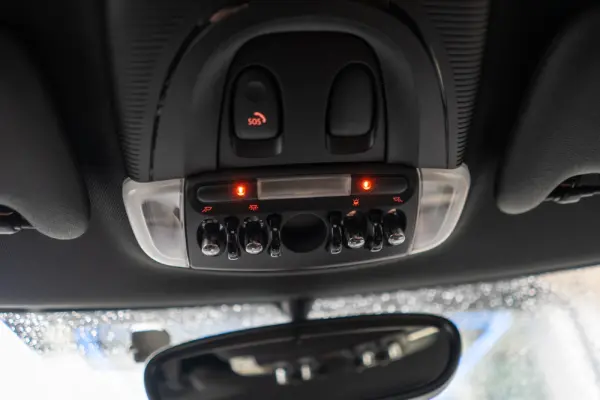 MINI 5 Portas Cooper D Auto 75