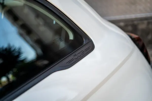 Fiat 500e 3 + 1 42 kWh 77
