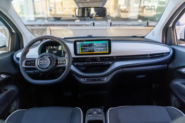 Fiat 500e 3 + 1 42 kWh 6