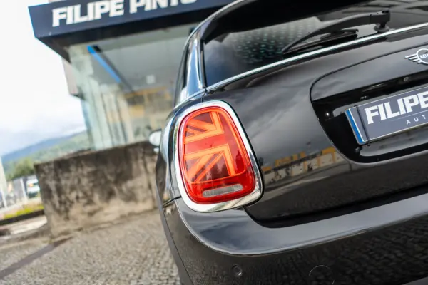 MINI 5 Portas Cooper D Auto 47