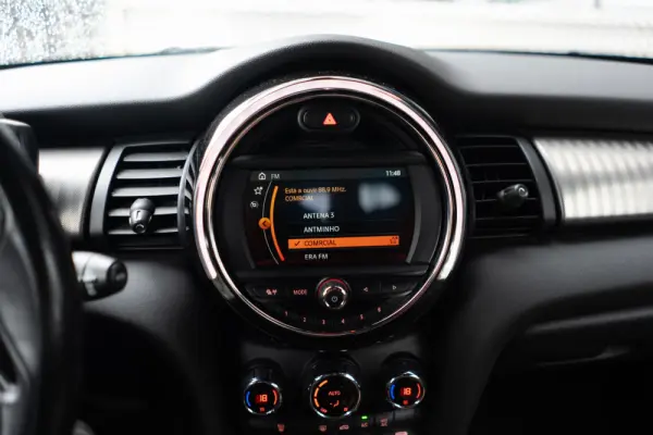 MINI 5 Portas Cooper D Auto 61