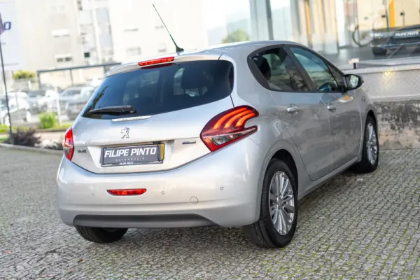 Peugeot 208 1.2 PureTech Style 46