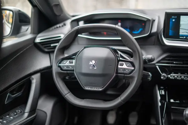 Peugeot 2008 1.2 PureTech Allure Pack 8