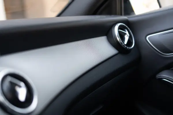 Mercedes-Benz CLA 180 d Urban 41