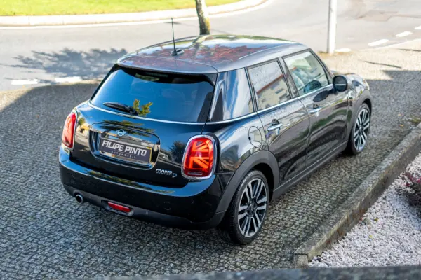 MINI 5 Portas Cooper D Auto 77