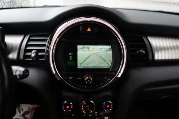 MINI 5 Portas Cooper D Auto 22