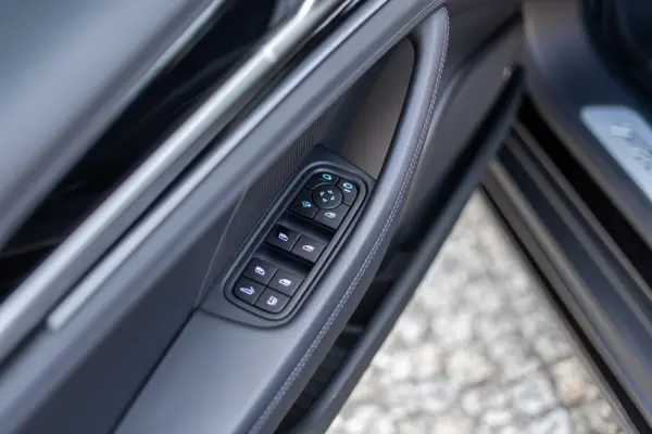 Porsche Panamera 4S E-Hybrid 142