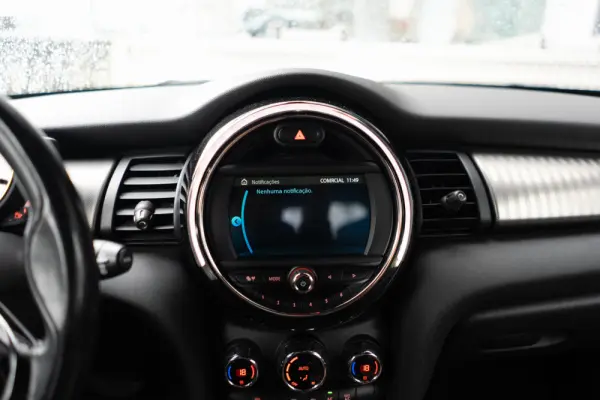 MINI 5 Portas Cooper D Auto 67