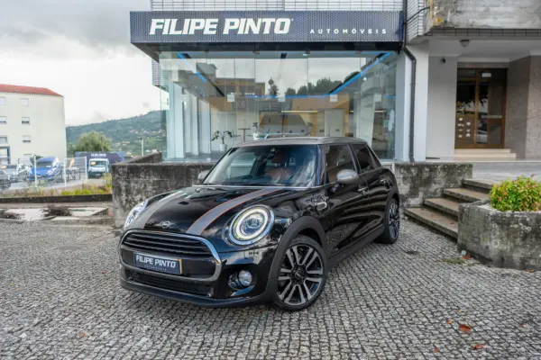 MINI 5 Portas Cooper D Auto 49