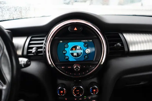 MINI 5 Portas Cooper D Auto 65