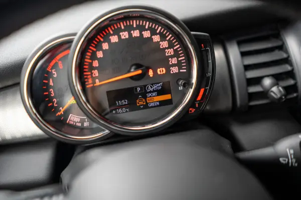 MINI 5 Portas Cooper D Auto 18