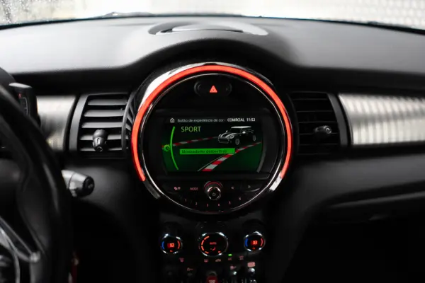 MINI 5 Portas Cooper D Auto 25