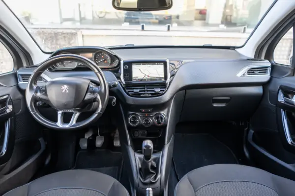 Peugeot 208 1.2 PureTech Style 6