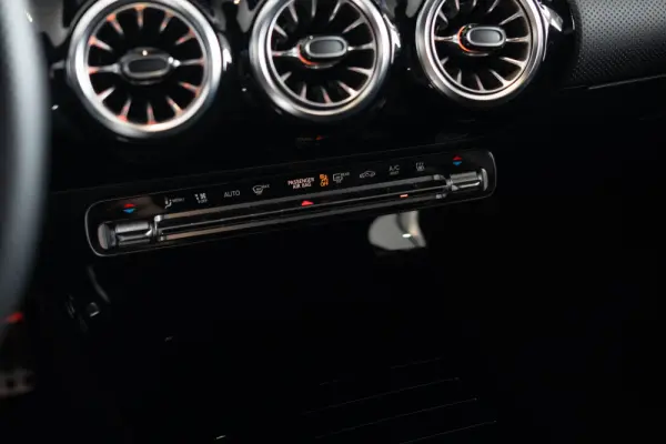 Mercedes-Benz CLA 250 e Shooting Brake AMG Line 61
