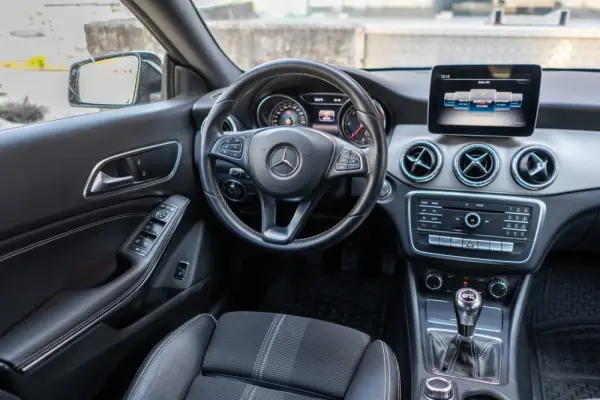 Mercedes-Benz CLA 180 d Urban 21