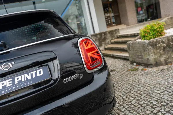 MINI 5 Portas Cooper D Auto 45