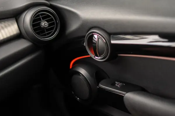 MINI 5 Portas Cooper D Auto 38