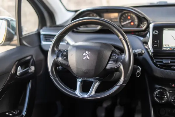 Peugeot 208 1.2 PureTech Style 8