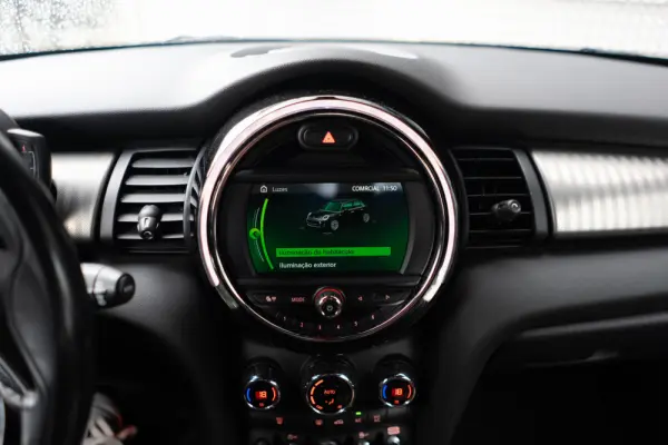 MINI 5 Portas Cooper D Auto 68