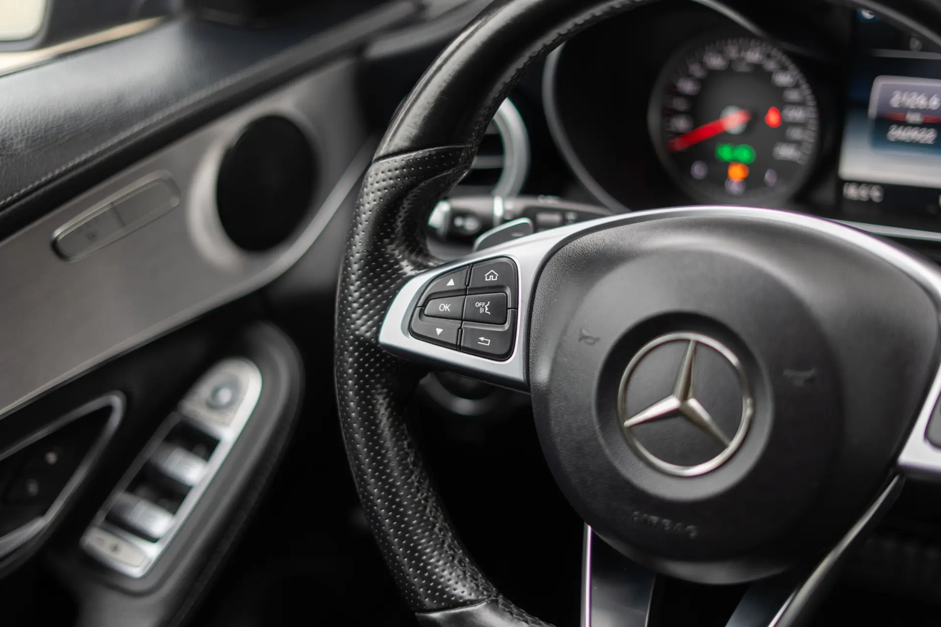 Mercedes-Benz C 220 d 4Matic Station 7G-TRONIC AMG Line 9