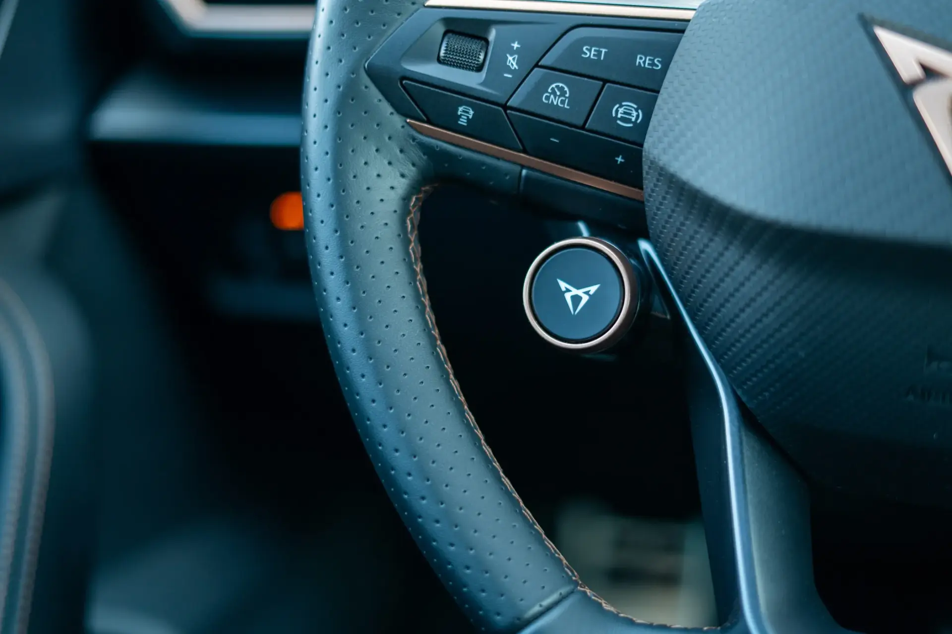 Cupra Leon 1.5 e-Hybrid VZ DSG 14