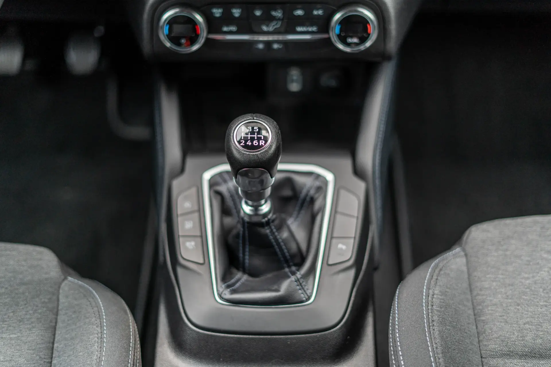 Ford Focus 1.0 EcoBoost Active X 24