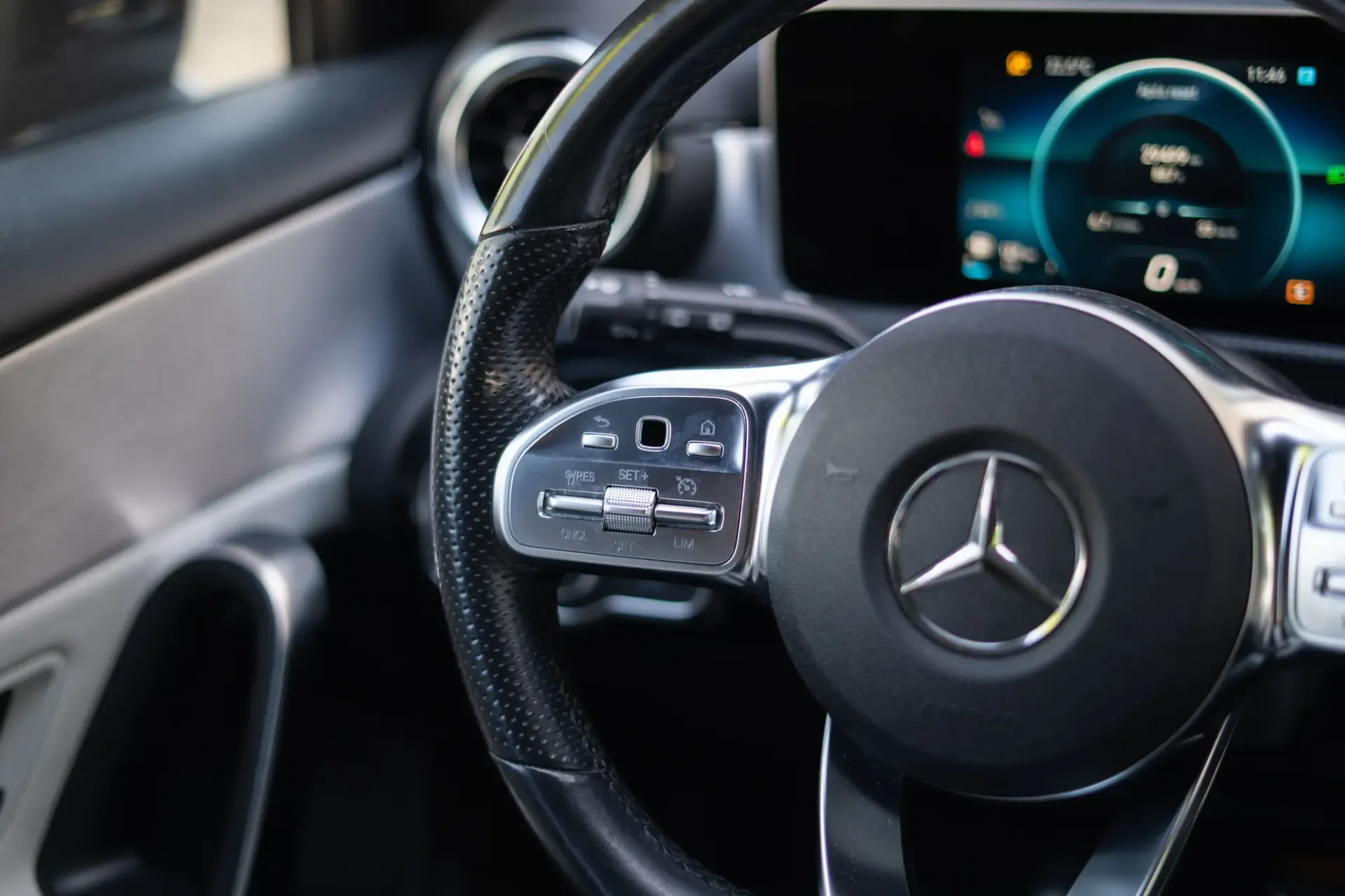 Mercedes-Benz A 160 AMG Line 9