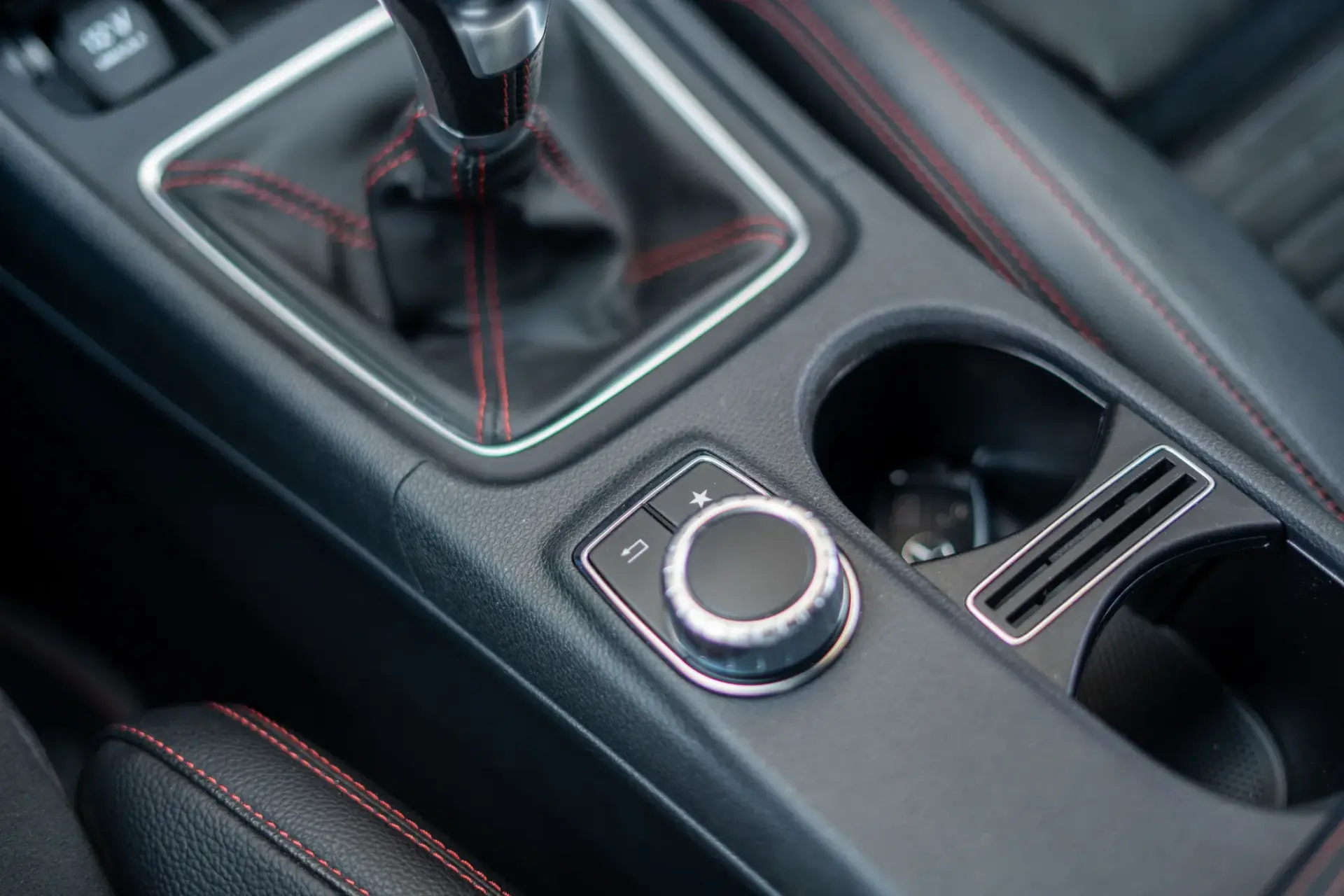 Mercedes-Benz CLA 180 d AMG Line 38
