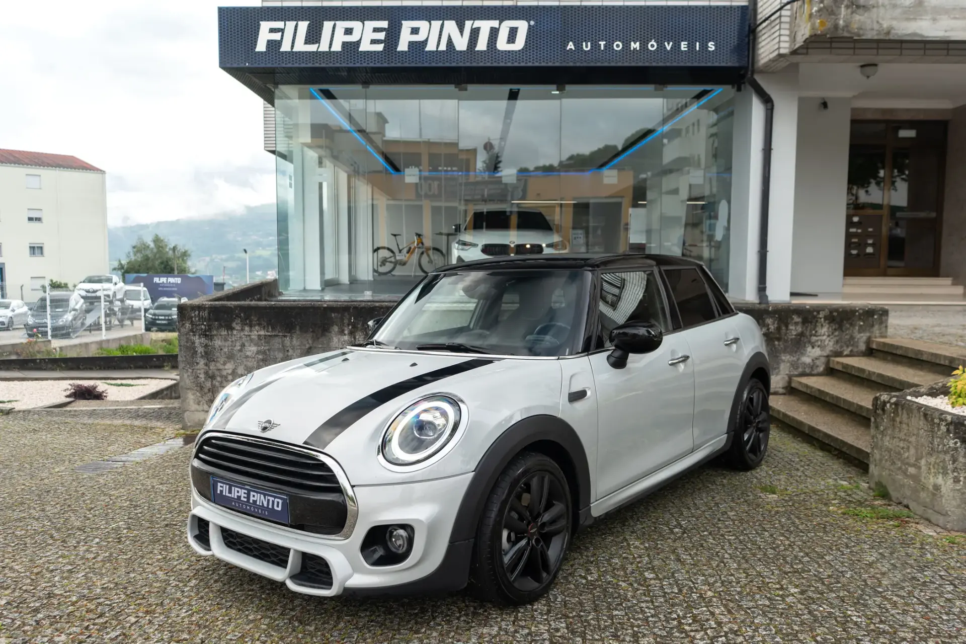 MINI 5 Portas Cooper Premium JCW Auto 1