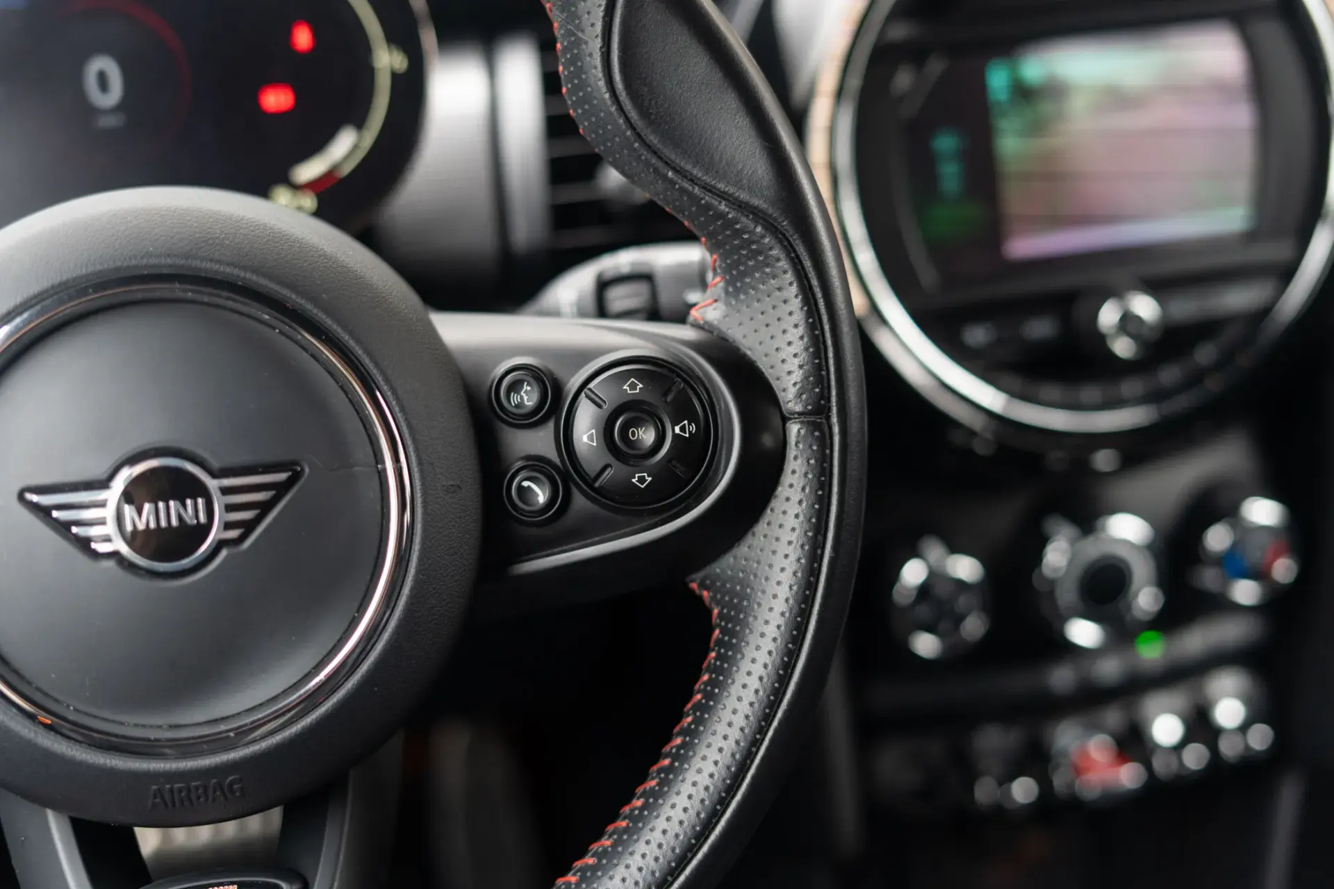 MINI 5 Portas Cooper Premium JCW Auto 9